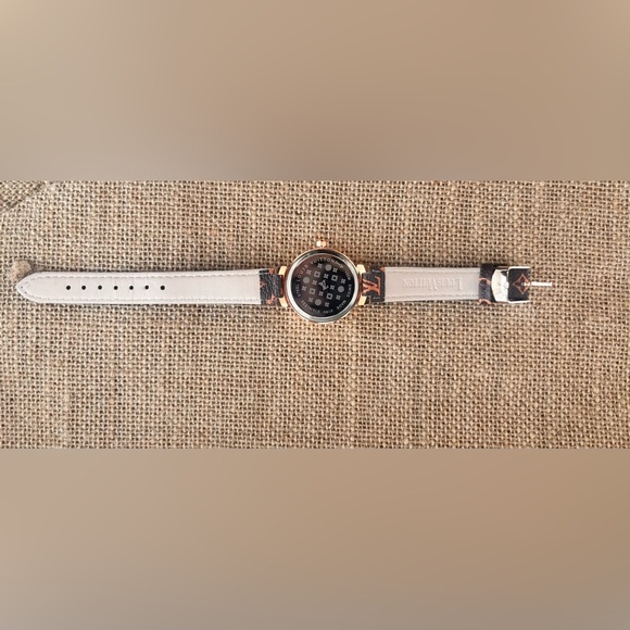 FAUX LOUIS VUITTON SMALL FACED WOMEN WATCH - Picture 3 of 6